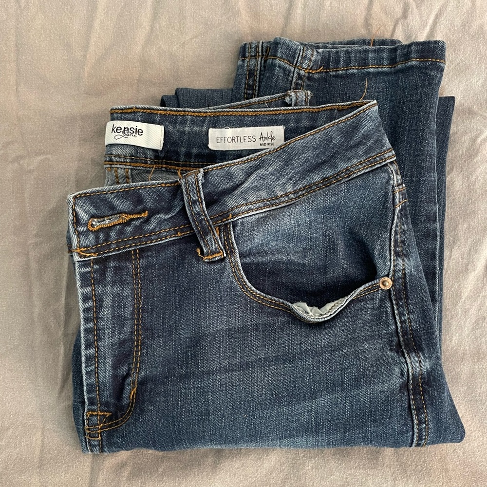 Kensie Ripped Jeans size 6/28 Ankle Mid Rise